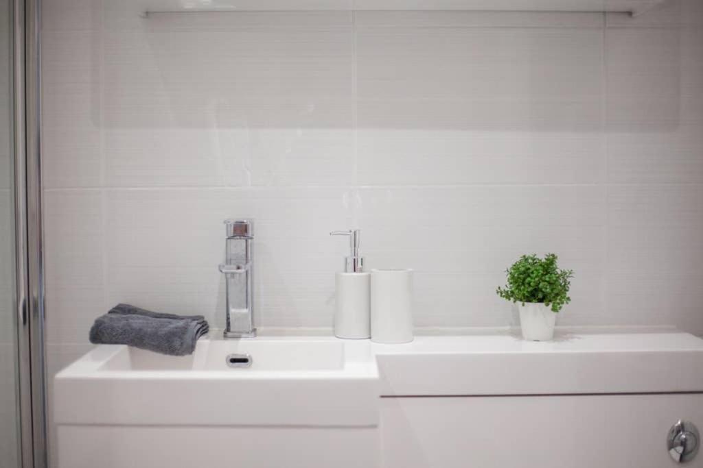 The Warwick Apartment Greenock Extérieur photo
